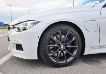 BMW 330e iPerformance - 49