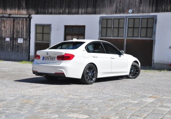 BMW 330e iPerformance - 59