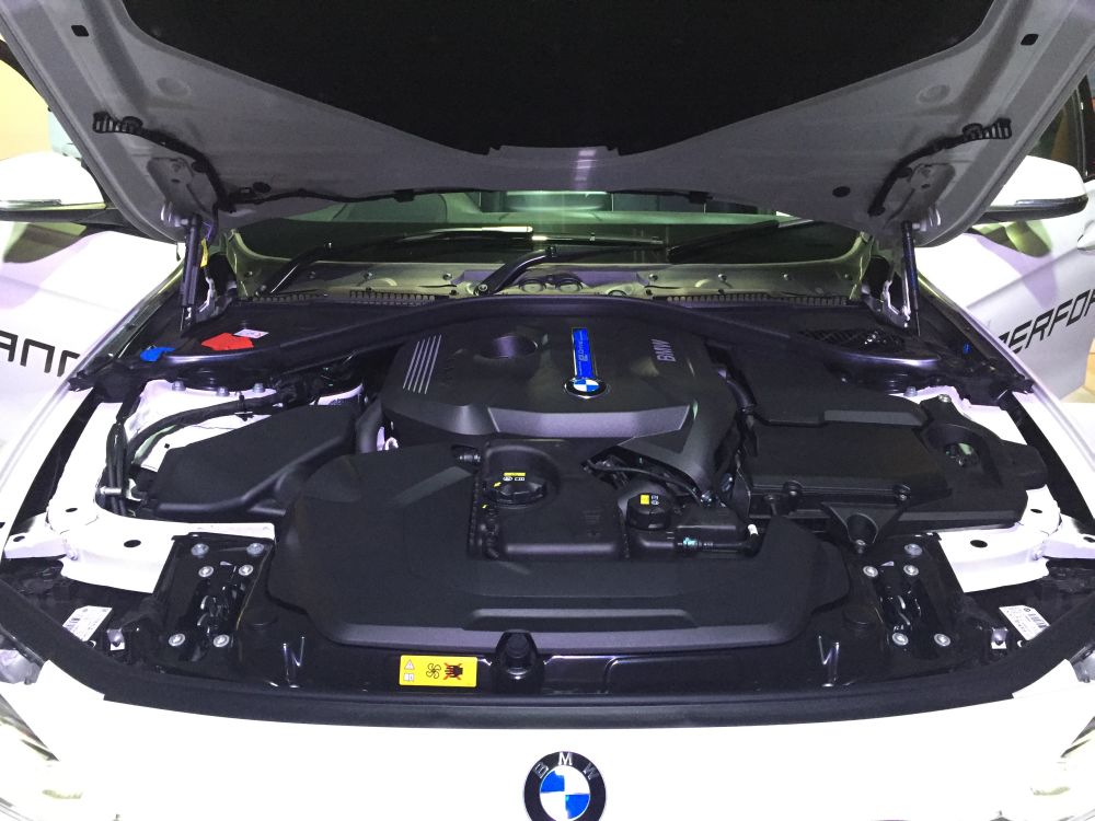 BMW 330e_ Aug 2016 (1)