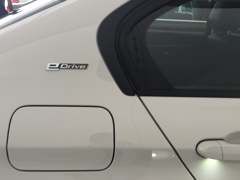 BMW 330e_Aug 2016_2 (1)