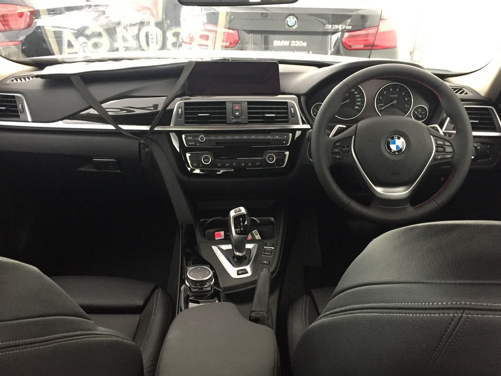BMW 330e_Aug 2016_2 (19)