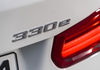 The new BMW 330e (13)