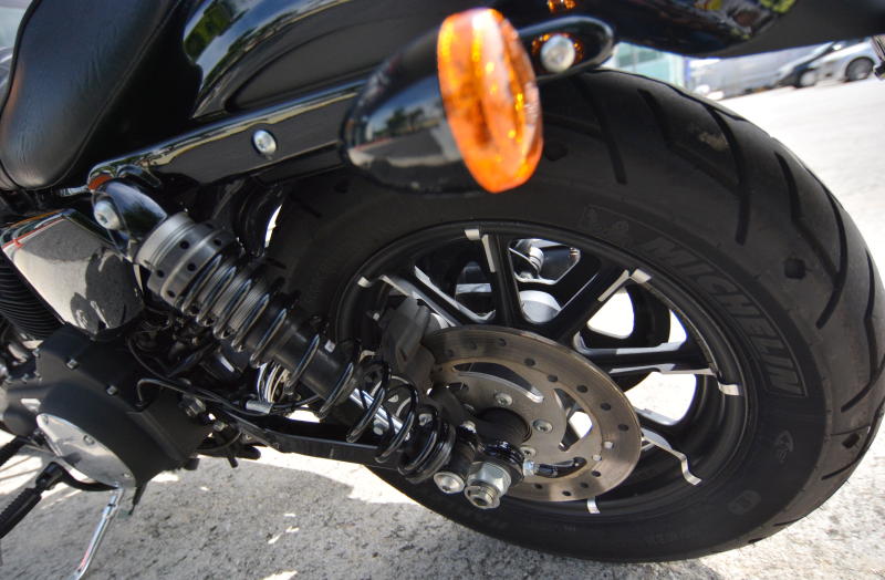 Harley-Davidson Iron 883 - 18