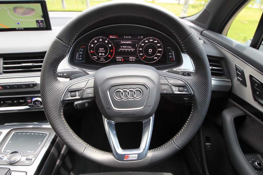 Shoot panning/moving shots and still photos of Audi Q7 and Volvo XC90 .- Art Chen/ The Star.