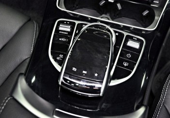 Mercedes Benz C 350e - 48