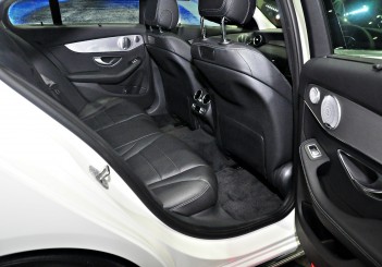 Mercedes Benz C 350e - 57
