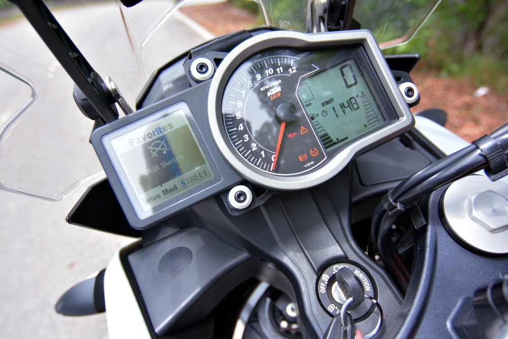 Motion shots for Carsifu, Motoring contributor Nachi to ride test bike KTM 1050cc