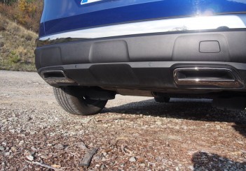 The 2.0 turbodiesel 3008 has twin pipes; the 1.6l petrol we had had a hidden pipe