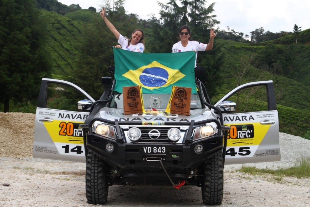 01 Fabiana & Julieth with the Nissan Navara in RFC 2016 (Medium)
