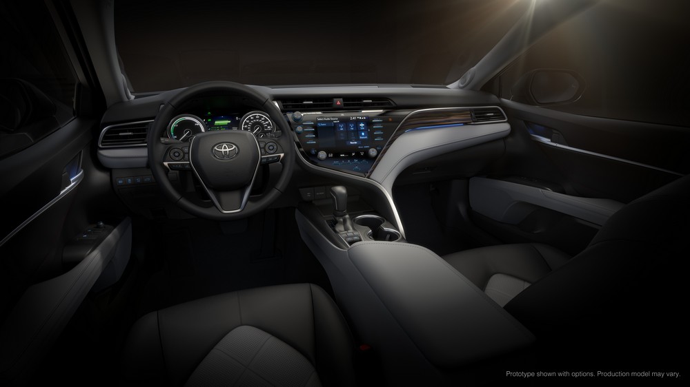 2018_Toyota_Camry_Hybrid_XLE_02_F2F821A317631560688B5C3FC036338CD9A06E1F