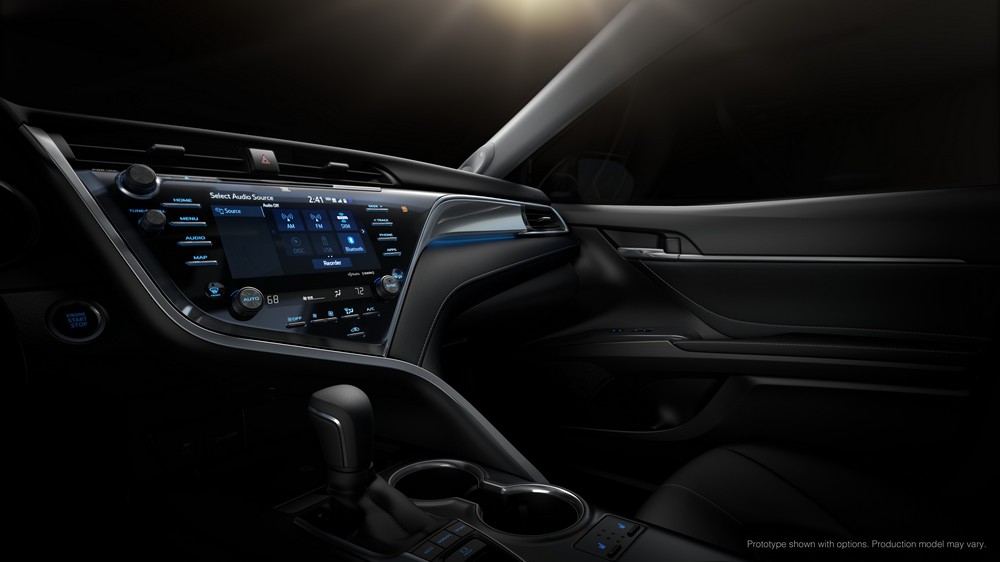 2018_Toyota_Camry_display