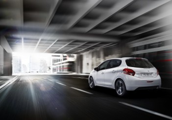 PEUGEOT_208GTLine_1502PC005