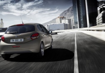 PEUGEOT_208_IceGrey_1502PC004