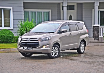 Toyota Innova 2.0G - 02