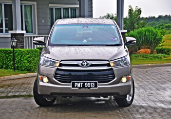 Toyota Innova 2.0G - 03