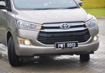Toyota Innova 2.0G - 05
