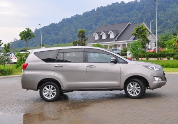 Toyota Innova 2.0G - 06