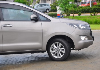 Toyota Innova 2.0G - 07