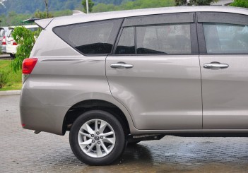 Toyota Innova 2.0G - 08