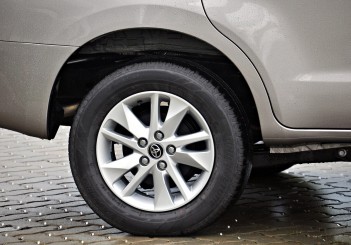Toyota Innova 2.0G - 10