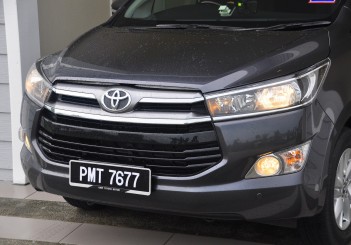 Toyota Innova 2.0G - 13