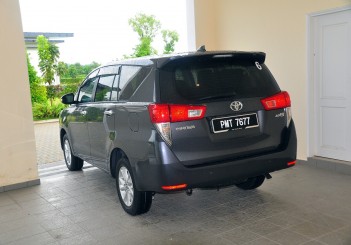 Toyota Innova 2.0G - 15