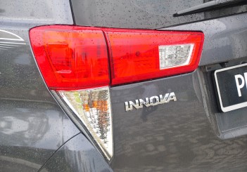 Toyota Innova 2.0G - 16-2