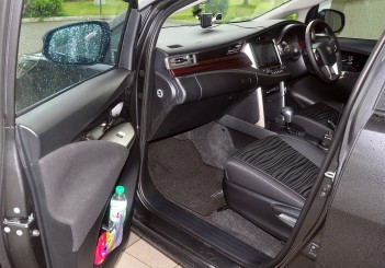 Toyota Innova 2.0G - 17
