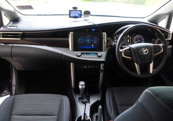 Toyota Innova 2.0G - 19