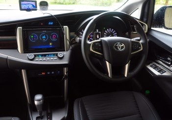 Toyota Innova 2.0G - 21