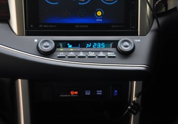 Toyota Innova 2.0G - 23