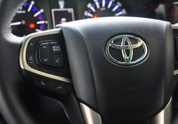 Toyota Innova 2.0G - 24