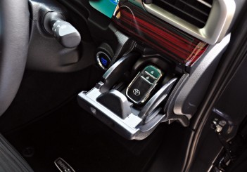 Toyota Innova 2.0G - 28
