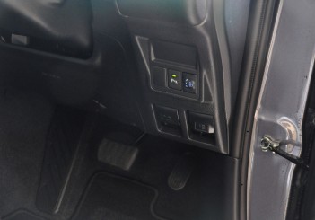 Toyota Innova 2.0G - 34