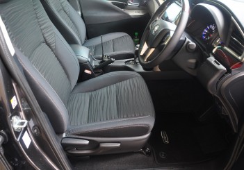 Toyota Innova 2.0G - 36
