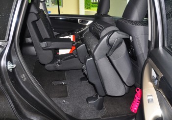 Toyota Innova 2.0G - 42