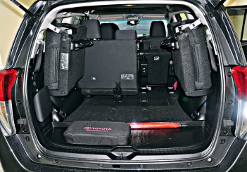 Toyota Innova 2.0G - 44