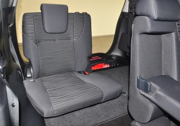 Toyota Innova 2.0G - 46