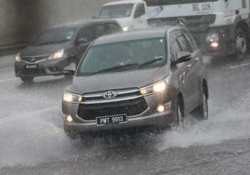 Toyota Innova 2.0G - 49