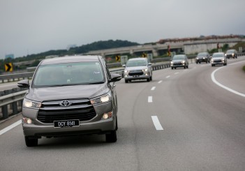Toyota Innova 2.0G - 52