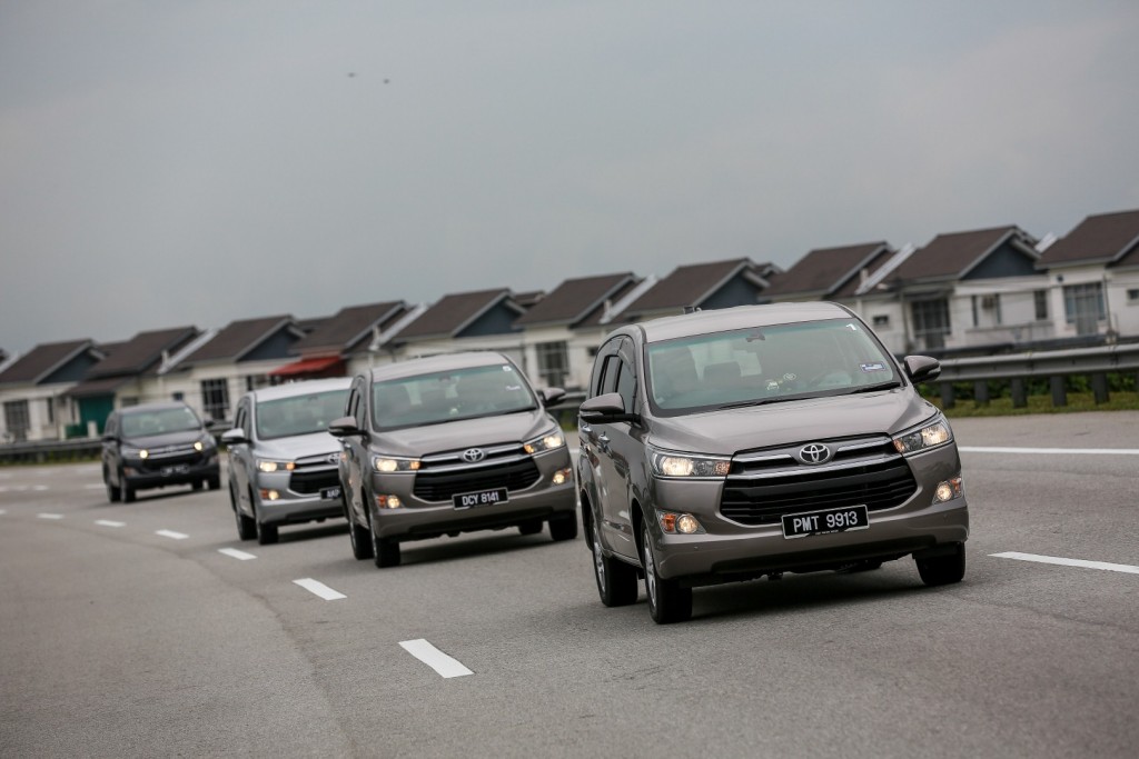 Toyota Innova 2.0G - 54