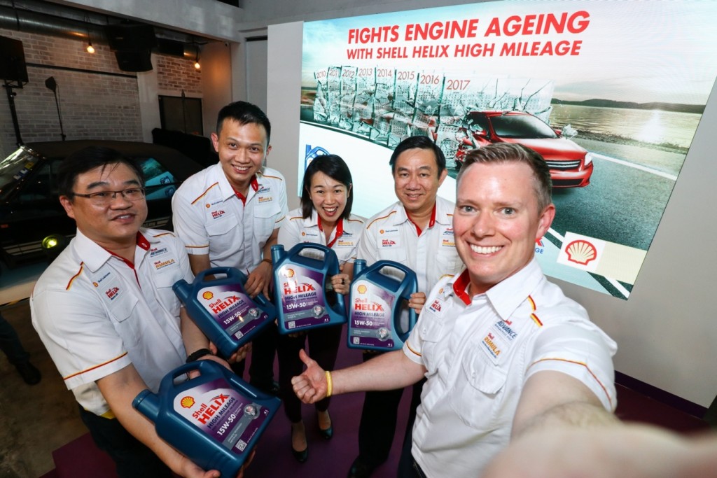 Troy Chapman (R) with the Shell Lubricants team and the new oil