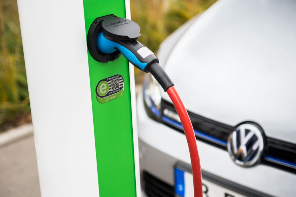 Volkswagen Konzern beteiligt sich an Hubject, der führenden eRoaming-Plattform für europaweites Laden von Elektrofahrzeugen