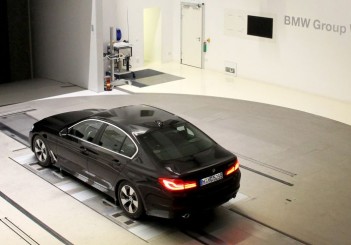 P90249765_highRes_the-bmw-5-series-in-