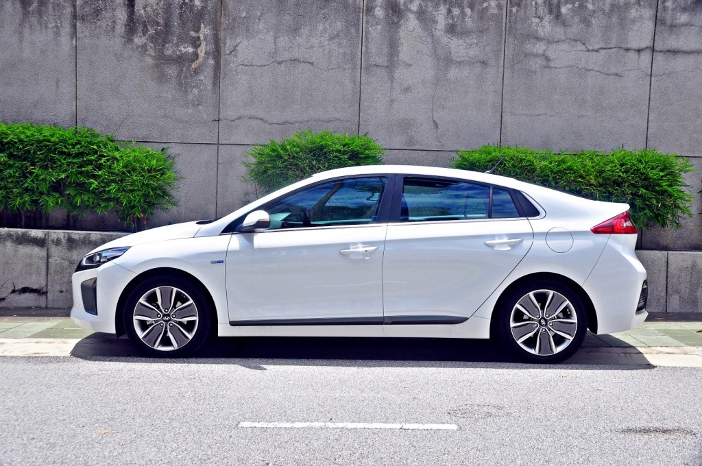 Hyundai Ioniq HEV Plus - 03