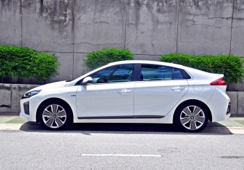 Hyundai Ioniq HEV Plus - 03