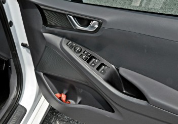 Hyundai Ioniq HEV Plus - 30