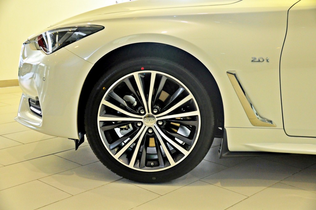 Infiniti Q60 coupe - 25