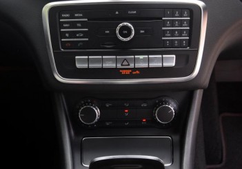 Mercedes-Benz CLA 200 coupe (17)