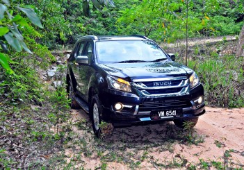 Isuzu mu-X Type-S - 01